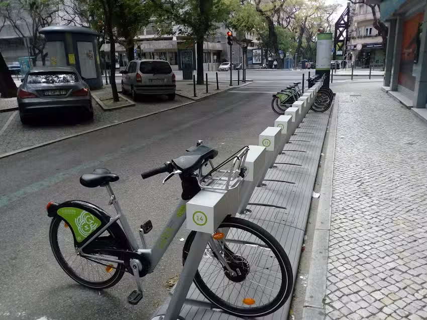 Esta&ccedil;&atilde;o Bicicletas Gira 426 &ndash; Av. Elias Garcia / Av. 5 de Outubro