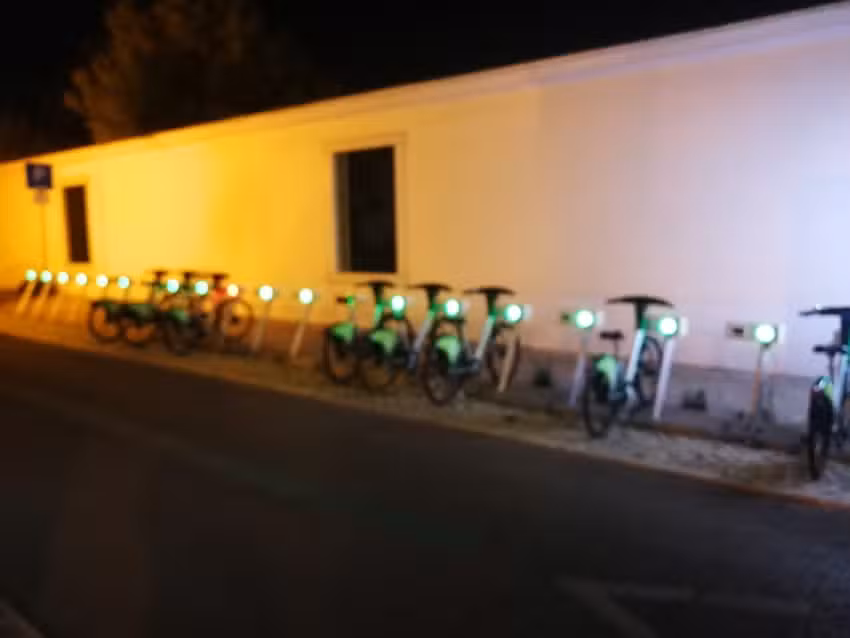 Esta&ccedil;&atilde;o Bicicletas Gira 430 &ndash; Arco do Cego, Av. Barbosa du Bocage