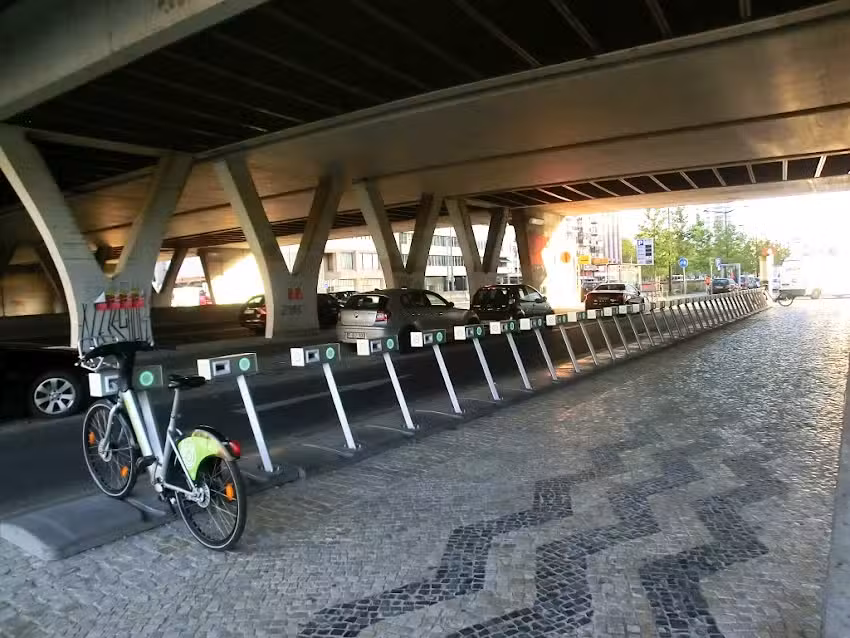 Esta&ccedil;&atilde;o Bicicletas Gira 446 &ndash; Av. Rep&uacute;blica, Esta&ccedil;&atilde;o Entrecampos