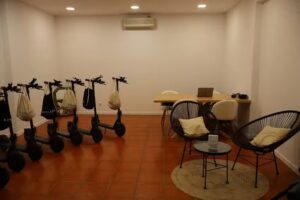 Nomads – E-Scooters & Co(ffee)